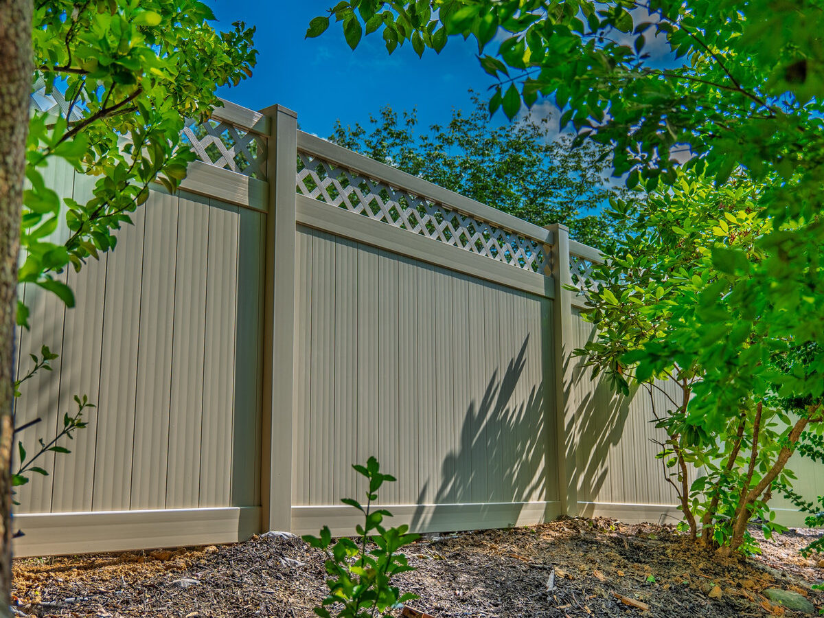 White vinyl privacy fence Delaware