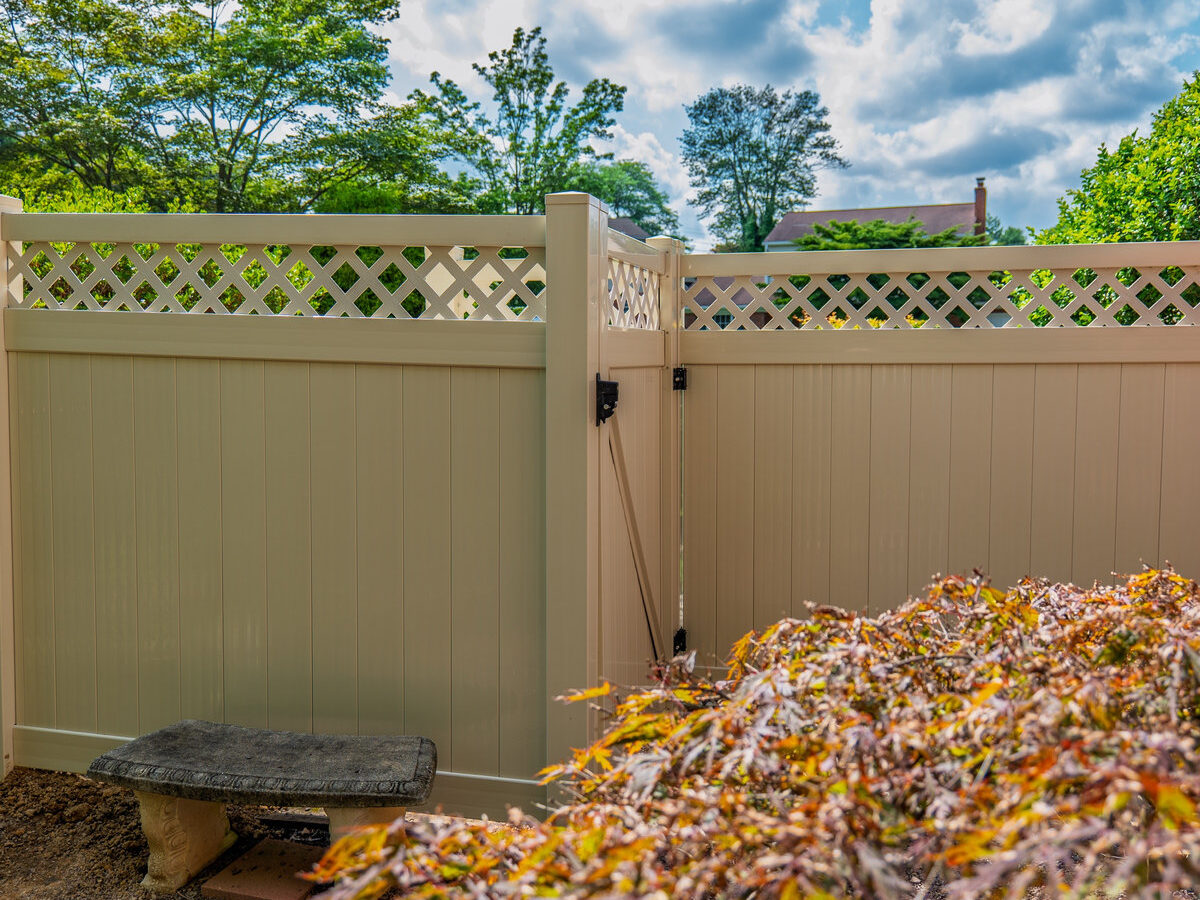 White vinyl privacy fence Delaware