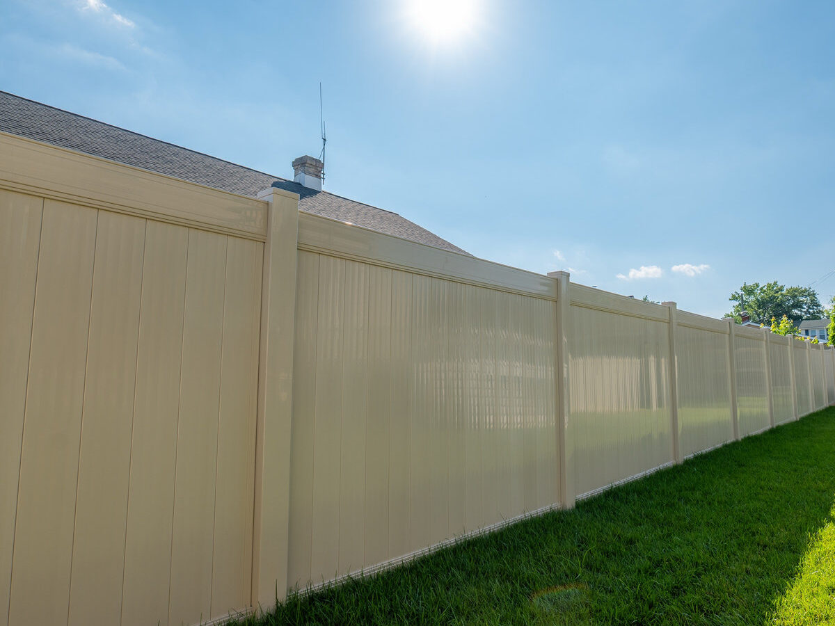 White vinyl fence Brandywine Boulevard Delaware