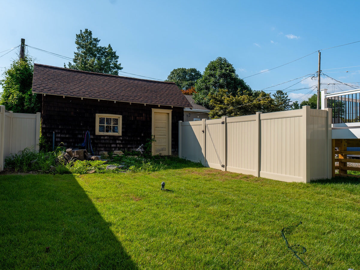 White vinyl fence Brandywine Boulevard Delaware
