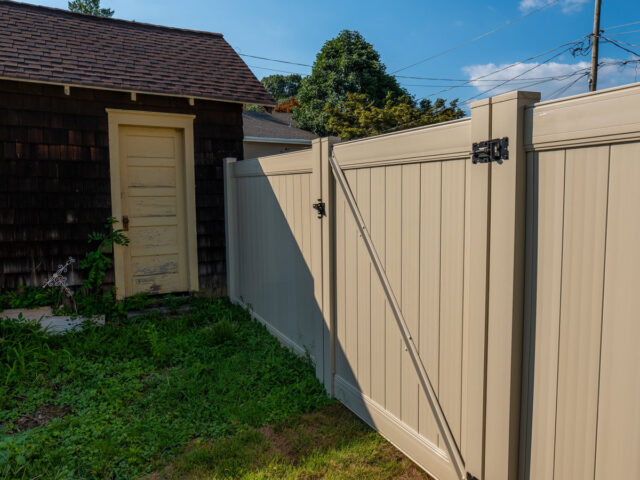 Brandywine Vinyl Fence – 6
