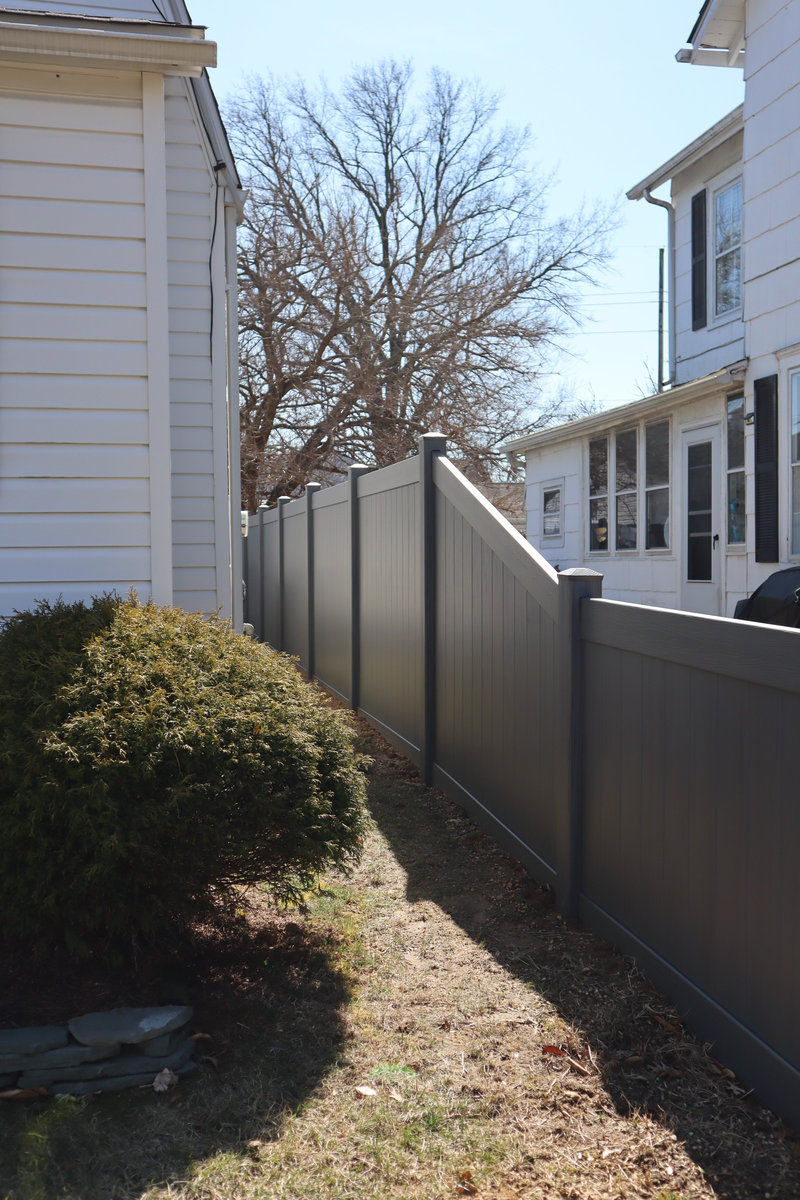White vinyl fence Maple Avenue Delaware