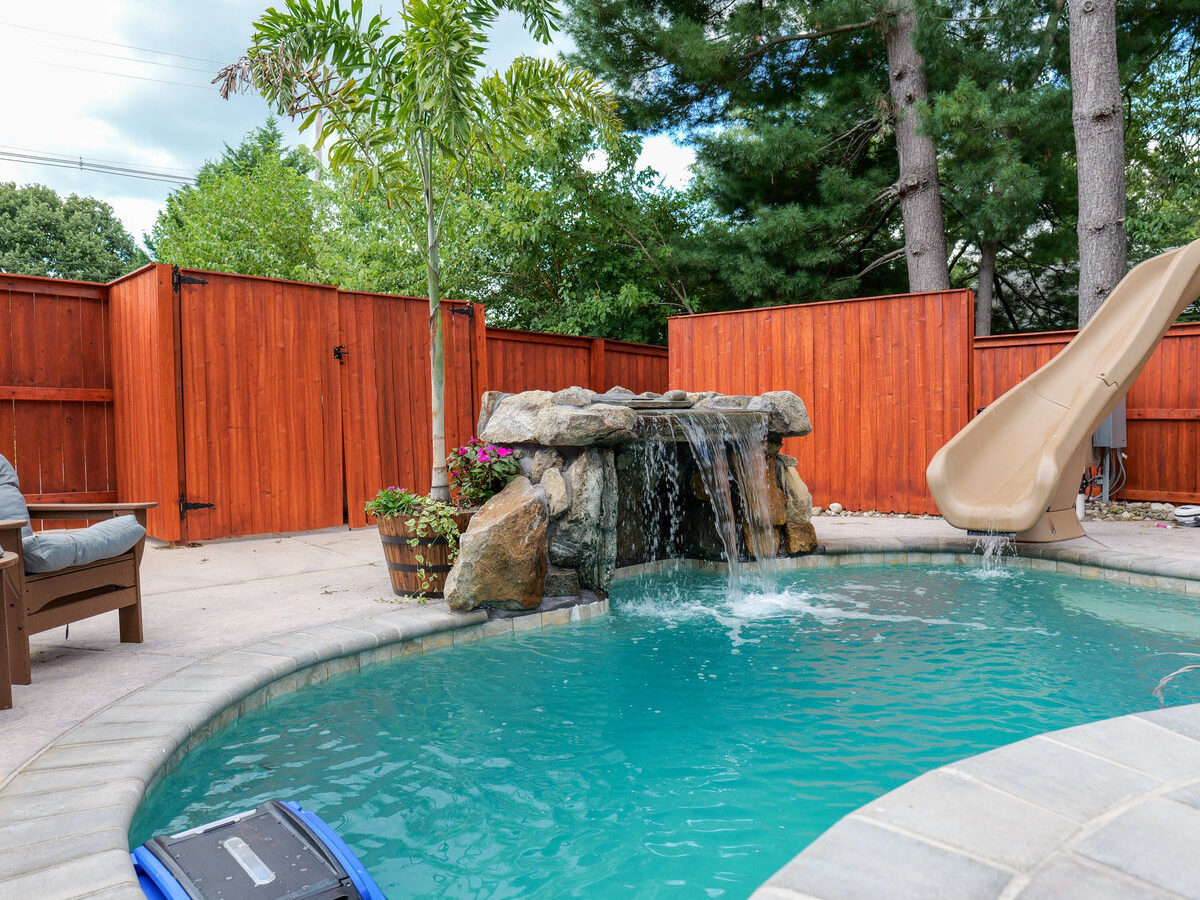 Stained wood privacy fence Delaware