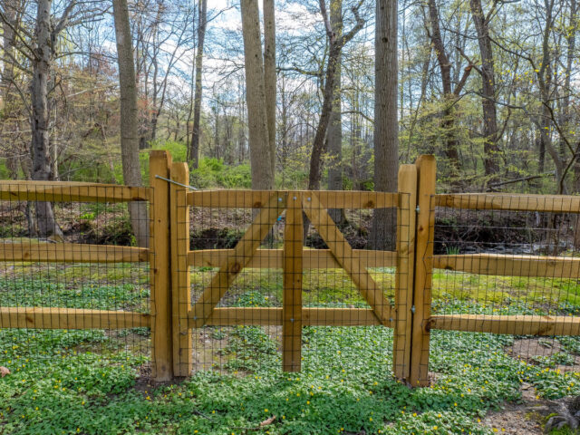 Bulk Wood Fence – 2