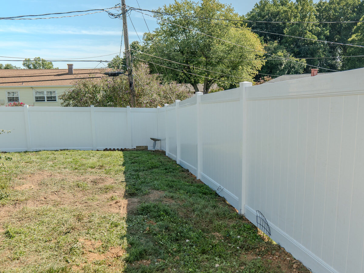 White vinyl privacy fence Delaware