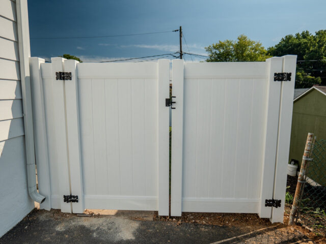 White Vinyl Fence – 3
