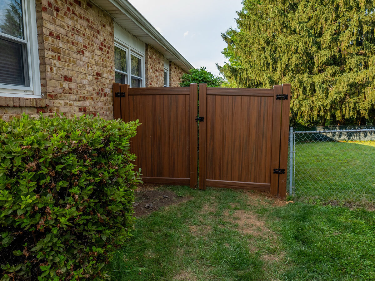 White vinyl privacy fence Delaware