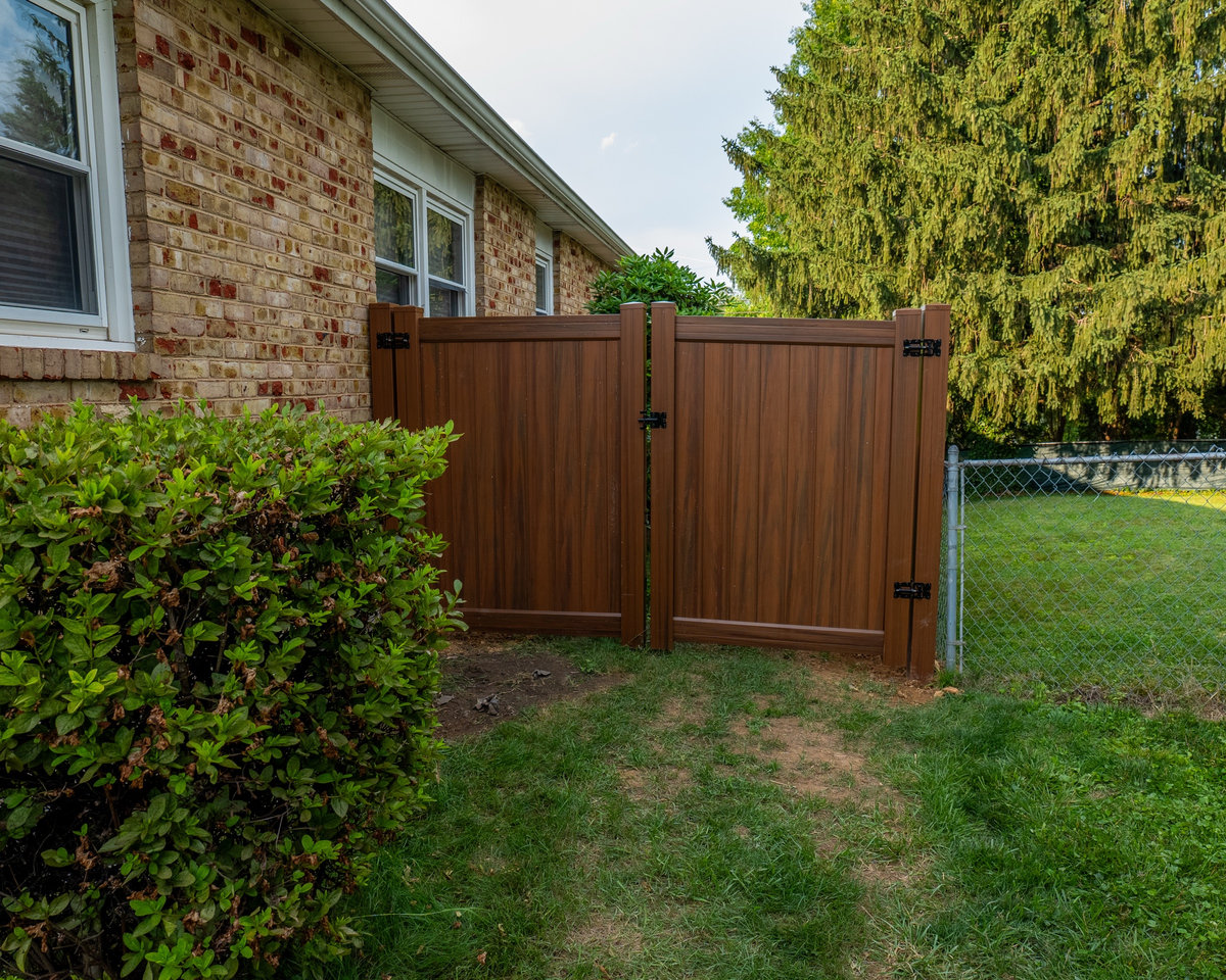 White vinyl privacy fence Delaware