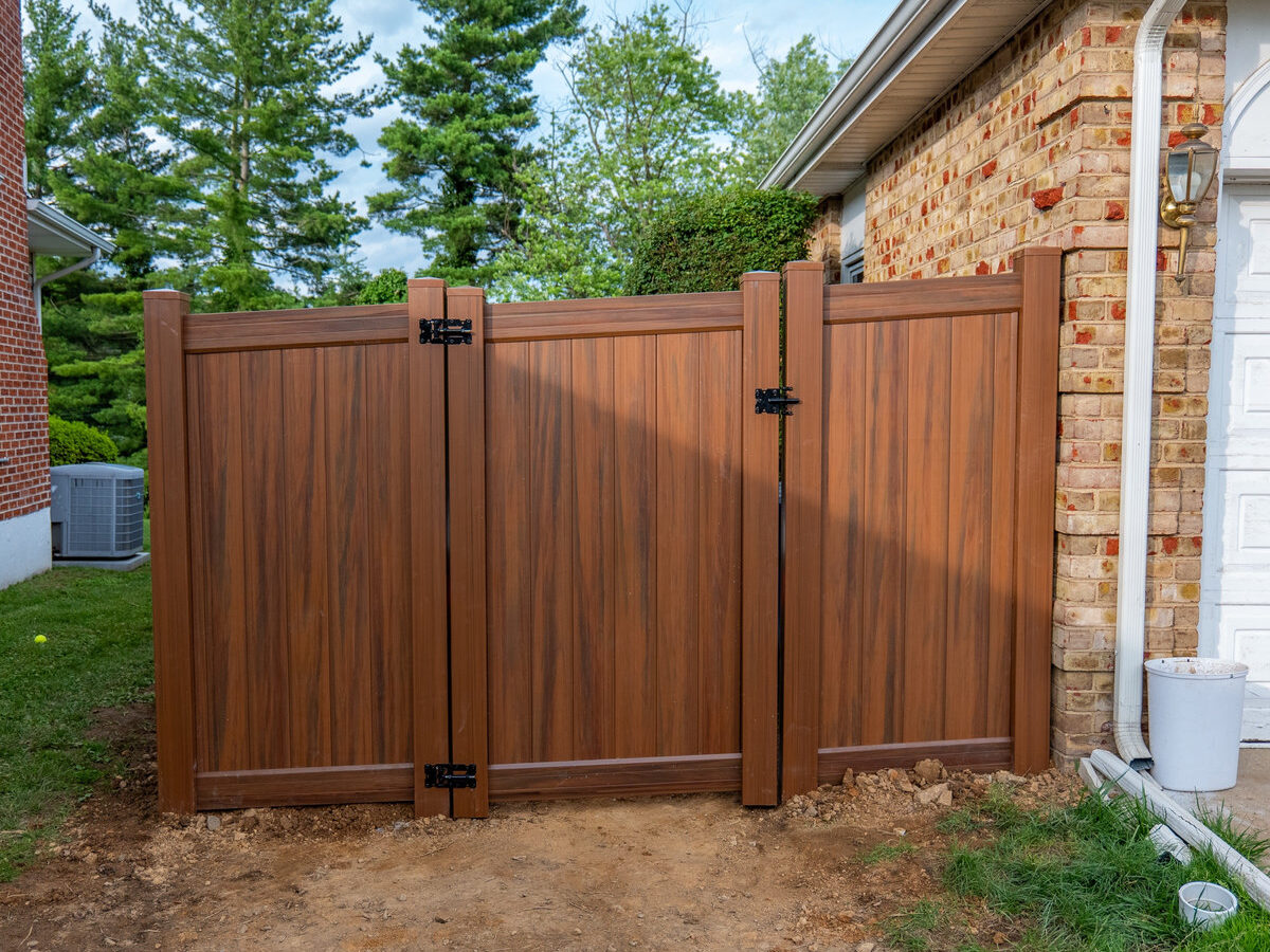 White vinyl privacy fence Delaware