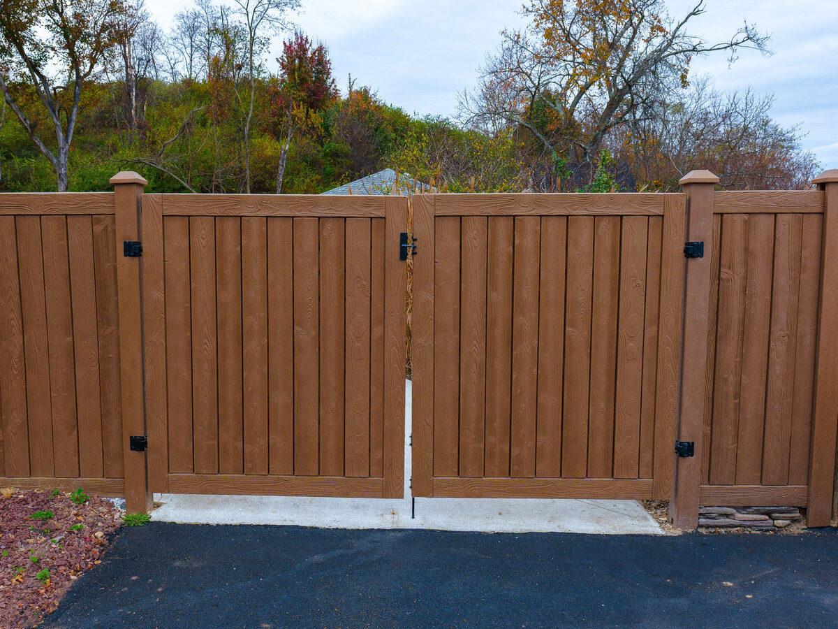 White vinyl fence Middletown Delaware