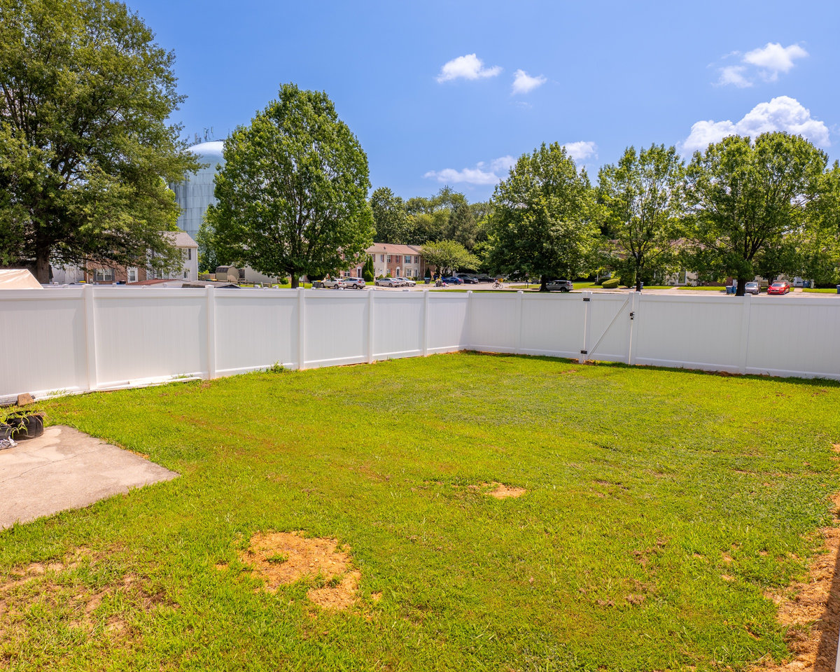 White vinyl privacy fence Delaware