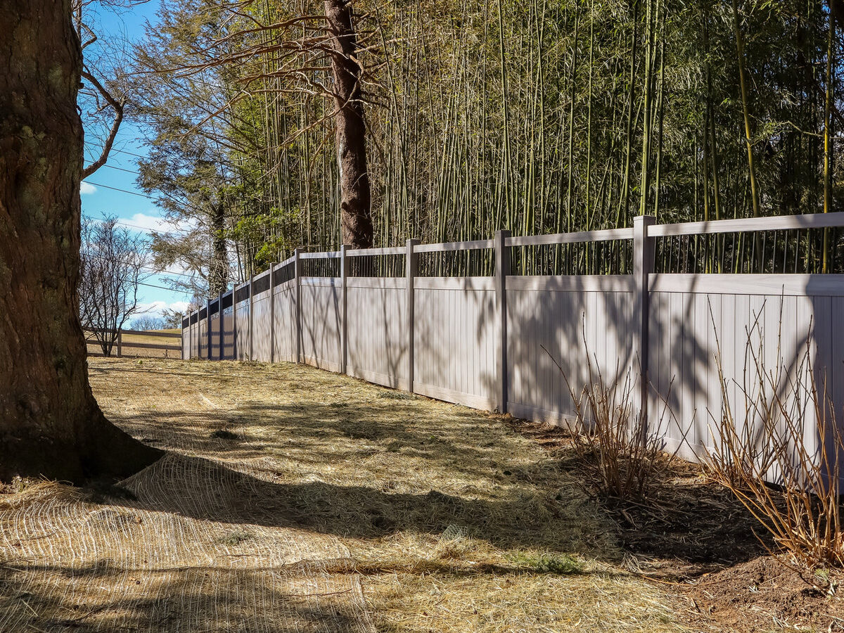 White vinyl fence Stargatt Keel Delaware