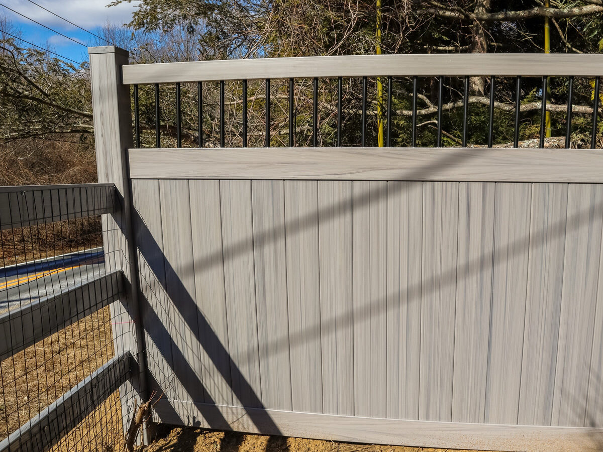 White vinyl fence Stargatt Keel Delaware