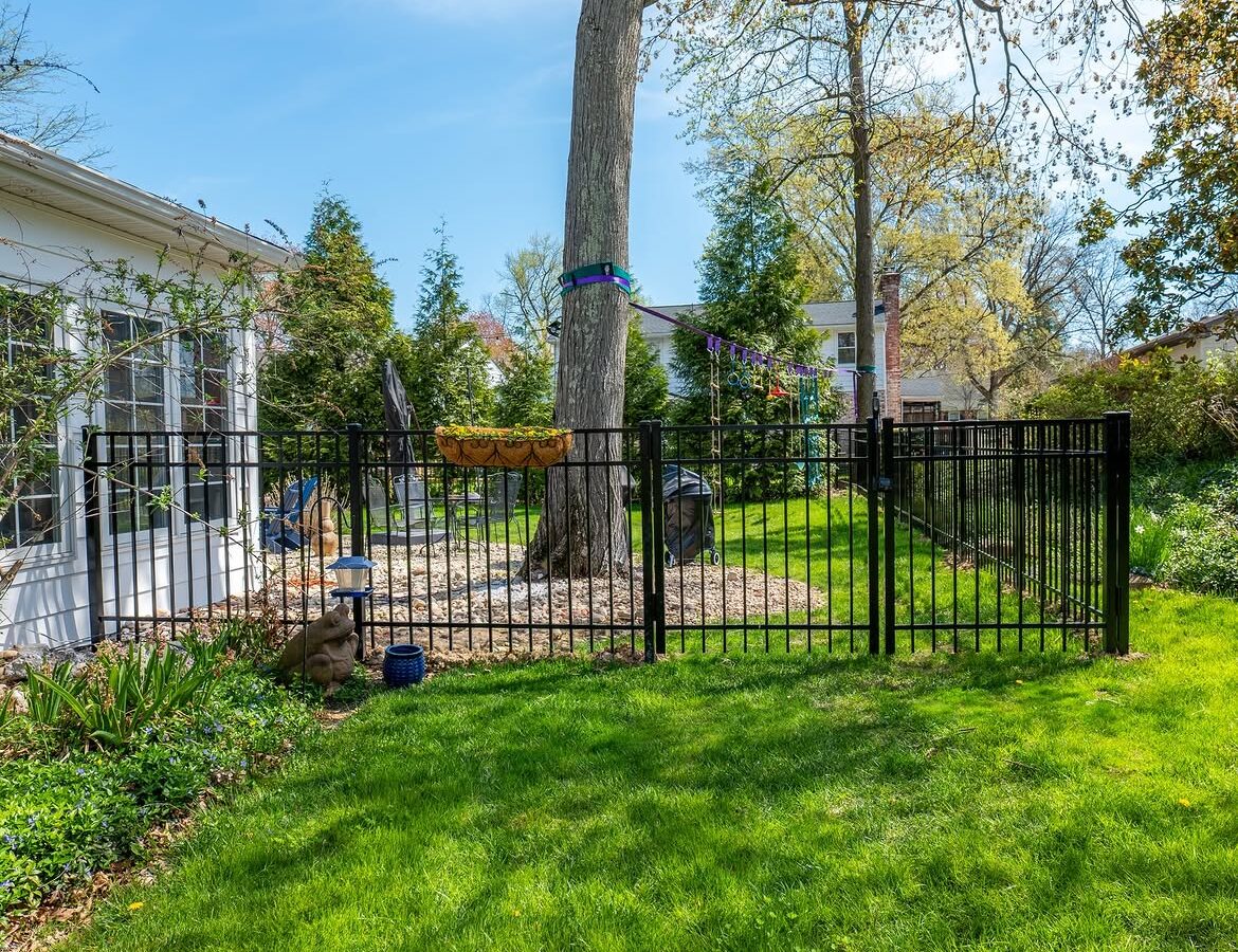 Full view of black aluminum fence in Delaware