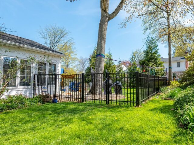 Black Aluminum Backyard Enclosure – 3