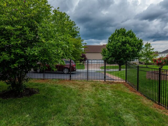 Black Aluminum Backyard Fence – 3