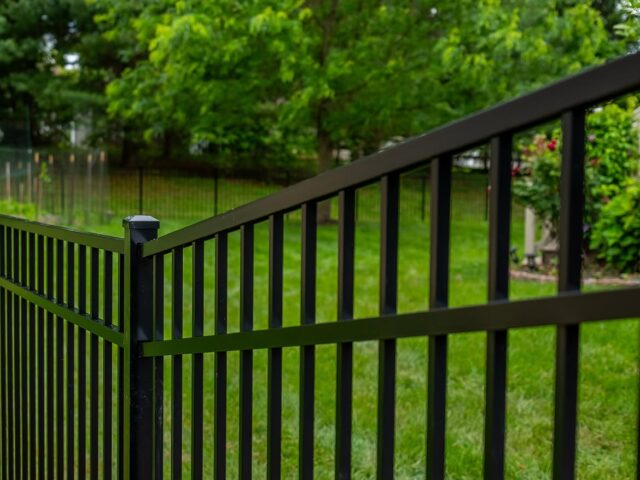 Black Aluminum Backyard Fence – 4