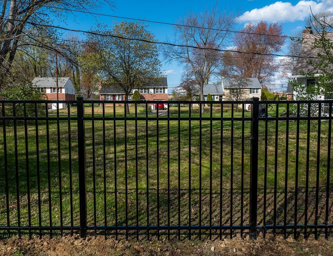 Corner detail of black aluminum fence in Wilmington, DE