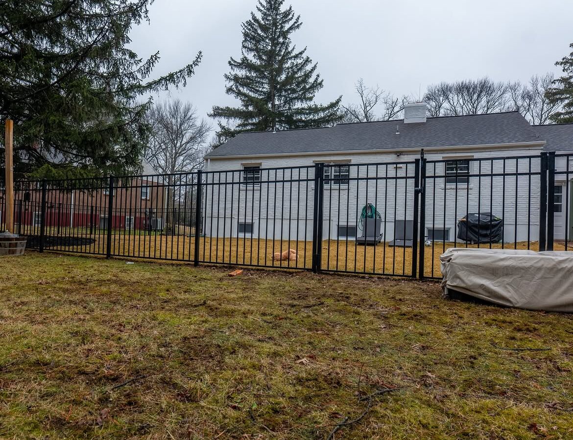 Corner detail of black aluminum fence in Newark, DE