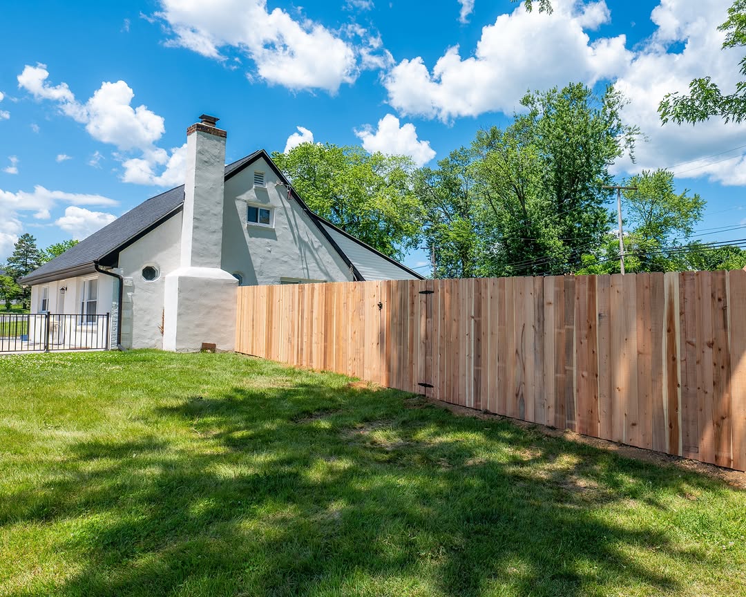 Full view of cedar privacy fence in Delaware