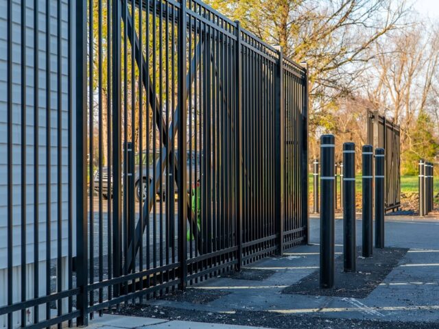Commercial Aluminum Fence & Bollards