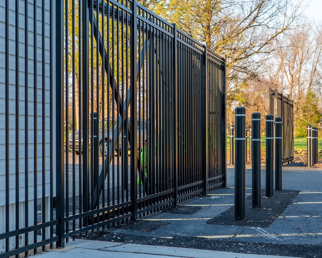 Full view of commercial aluminum fence and bollards in Delaware