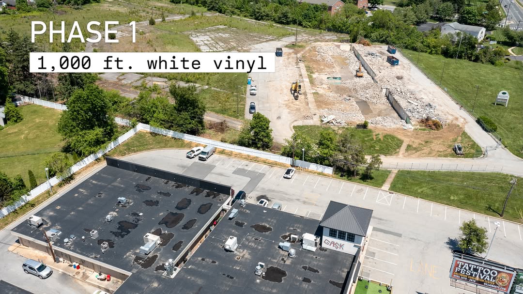 Full view of commercial white vinyl fence in Delaware