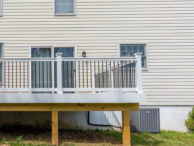 Composite Deck with White Rails – 5