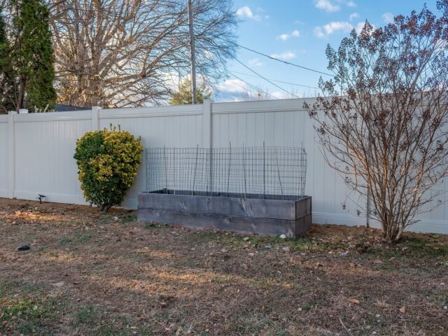 Cream Vinyl Privacy Fence – 3