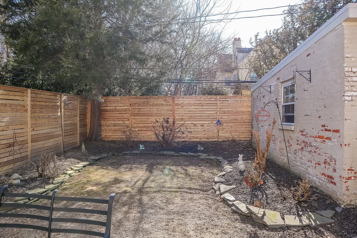 Side view of horizontal cedar privacy fence in Wilmington, DE