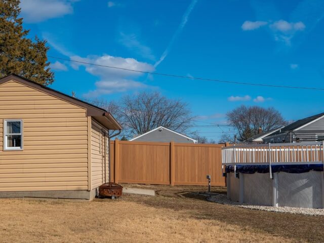 Light Tan Faux Wood Vinyl Fence Aston – 2