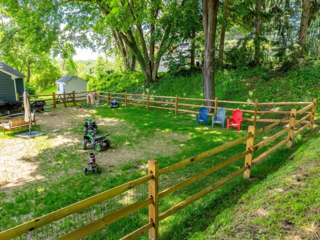 Post & Rail Fence with Wire Mesh – 3