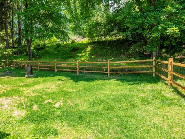 Post & Rail Fence with Wire Mesh – 7