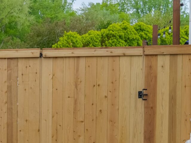 Red Cedar Cap & Trim Privacy Fence – 1