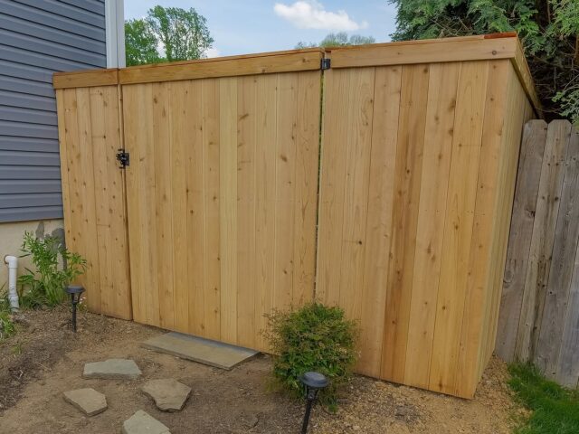 Red Cedar Cap & Trim Privacy Fence – 3