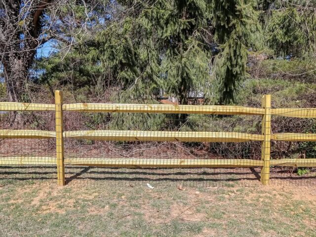 Split Rail Fence with Wire Backing – 6