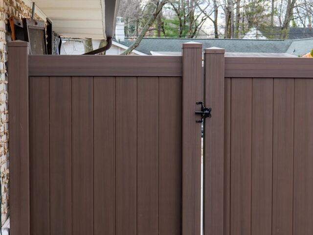Tan & Brown Faux Wood Vinyl Fence – 1