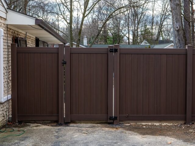Tan & Brown Faux Wood Vinyl Fence – 4
