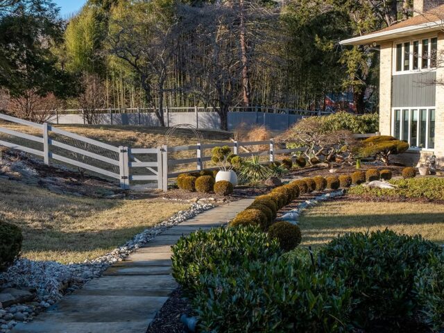 Vinyl Ranch Rail & Privacy Fence – 1