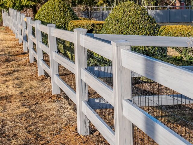 Vinyl Ranch Rail & Privacy Fence – 2