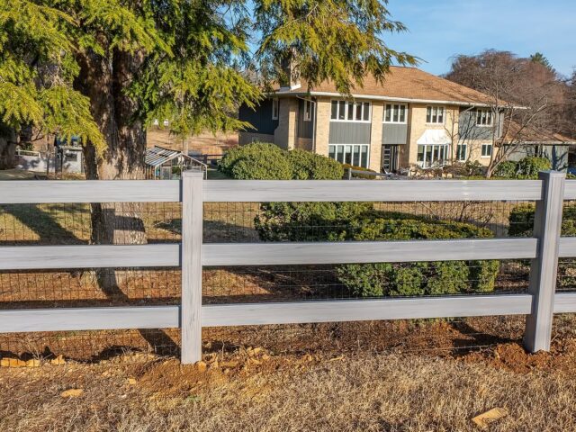 Vinyl Ranch Rail & Privacy Fence – 3