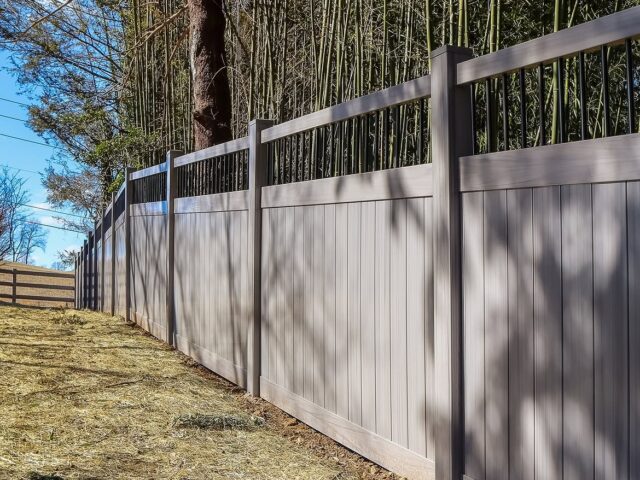 Vinyl Ranch Rail & Privacy Fence – 8