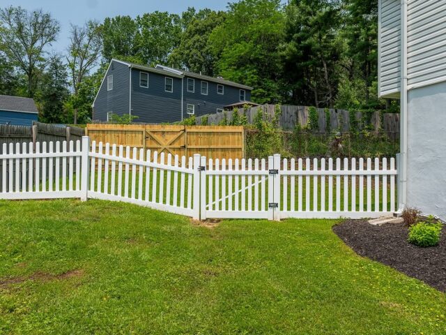 White Vinyl Picket Fence – 5