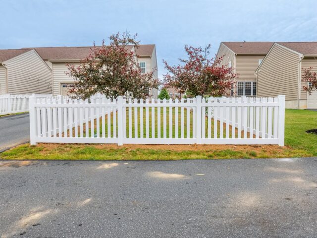 White Vinyl Picket Fence Middletown – 2