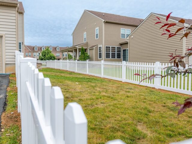 White Vinyl Picket Fence Middletown – 3