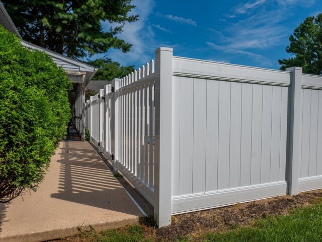 White Vinyl Pool Fence – 3