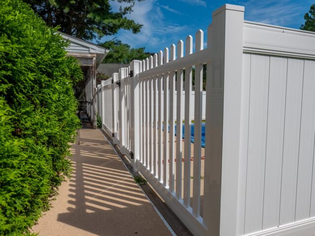 White Vinyl Pool Fence – 4