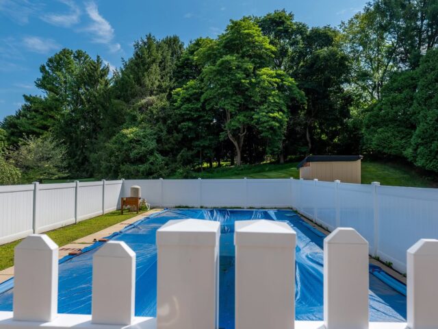 White Vinyl Pool Fence – 6