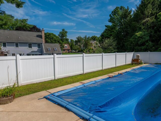 White Vinyl Pool Fence – 7