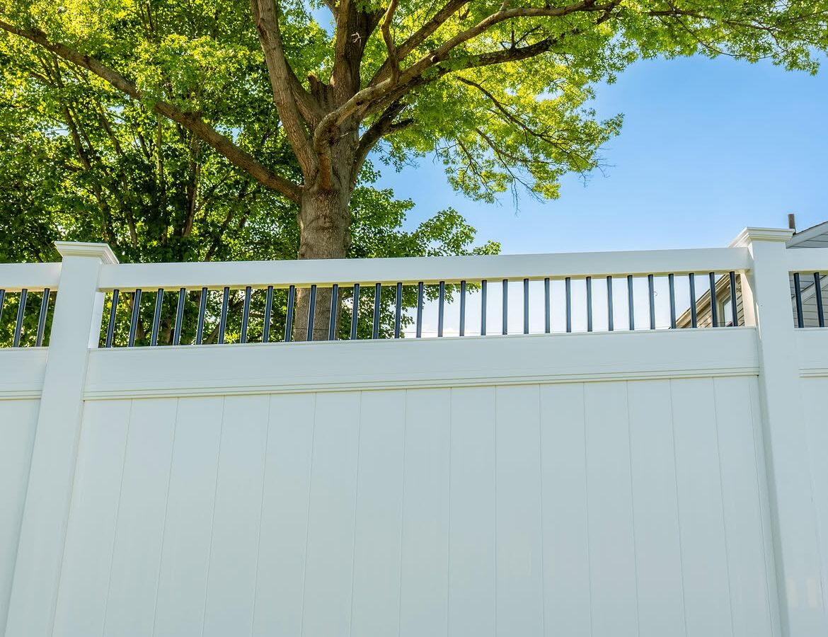 Full view of white vinyl fence with aluminum accents in Delaware